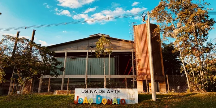 IEPTEC e FEM disponibilizam 75 vagas em cursos nas áreas de arte e cultura; saiba como se inscrever