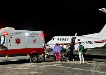 Transferência de sobreviventes do acidente aéreo para centro especializado em Manaus é concluída, diz Sesacre