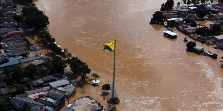 Com 17,75 metros na manhã desta segunda-feira, Rio Acre registra a segunda maior enchente na capital
