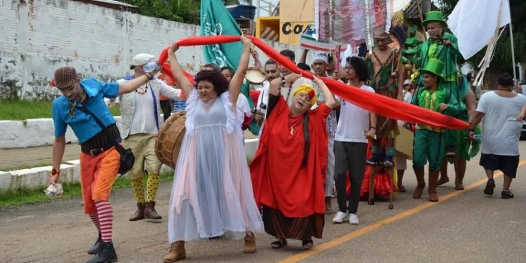Cortejo Cênico celebra Dia Mundial do Teatro com homenagens e apresentações nesta quarta-feira