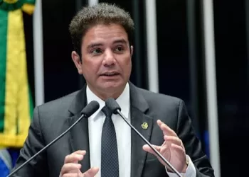 Gladson Cameli anuncia antecipação de benefícios para servidores estaduais atingidos pela enchente