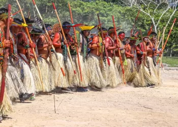 Indígenas detêm diversas autoridades em Cruzeiro do Sul para protestar contra desmatamento