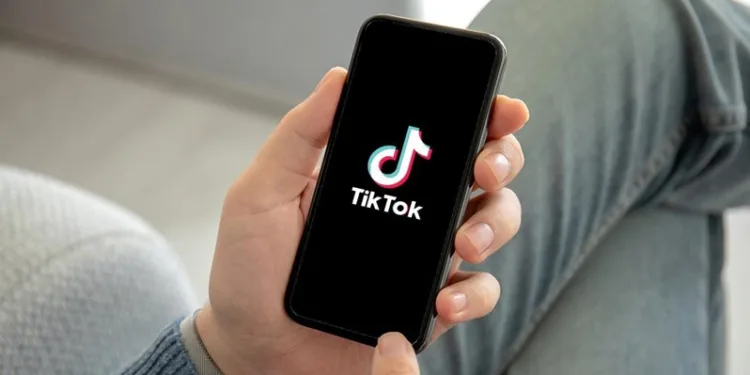 Joe Biden sanciona lei que pode proibir TikTok nos Estados Unidos; entenda