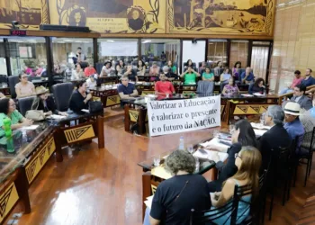 Servidores da educação estadual do Acre podem entrar em greve caso governo não acate reivindicações