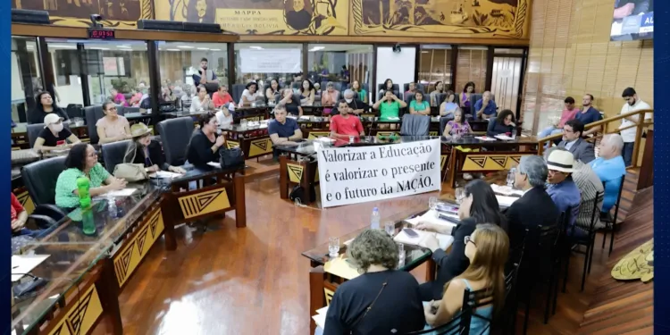 Servidores da educação estadual do Acre podem entrar em greve caso governo não acate reivindicações