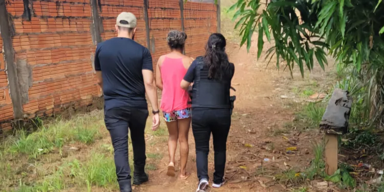 Mãe suspeita de envolvimento em homicídio e estupro omisso de recém-nascido é presa no Acre