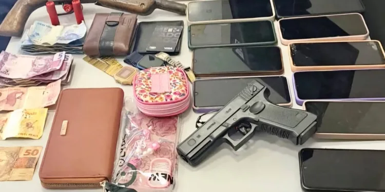 Quadrilha que praticava roubos em ônibus é detida no bairro Taquari, em Rio Branco