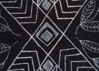 Estávamos antes; estivemos durante; continuaremos estando: povos indígenas e suas re-existências aqui neste Brasil!