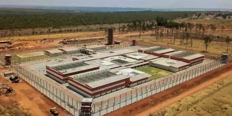 PF prende mulher suspeita de ajudar acreanos em fuga de presídio federal de Mossoró