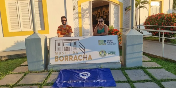 Casal de viajantes que pretende morar em todas as capitais do Brasil chega a Rio Branco