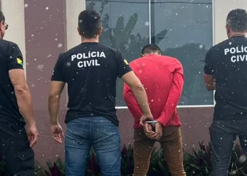 Homem descumpre medida protetiva, invade casa da ex-mulher e agride filha dela no Acre