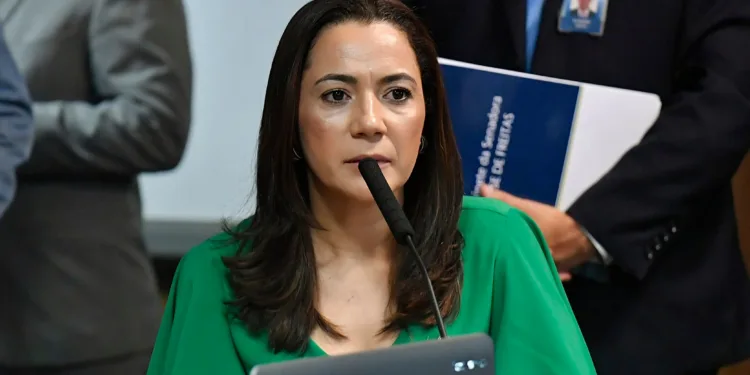 Vice-governadora do Acre, Mailza Assis, recebe alta do hospital após diagnóstico de pneumonia