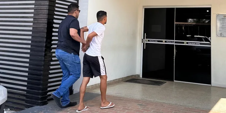 Tesoureiro de organização criminosa suspeito de extorquir comerciantes é preso, no Acre