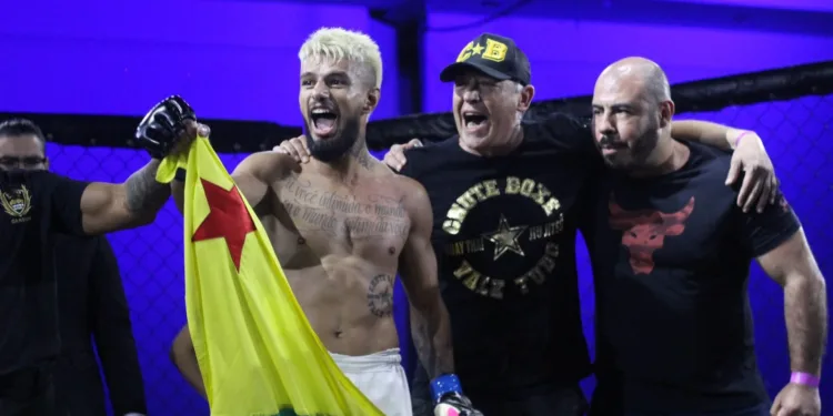 Conheça a história do lutador acreano que vai disputar cinturão no México neste sábado