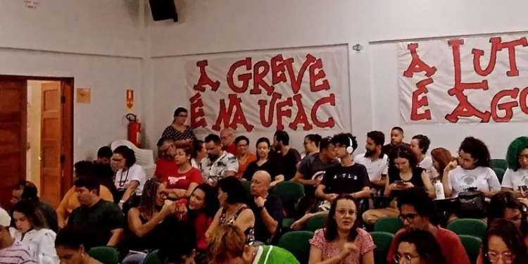 Adufac recusa nova proposta do governo e greve é mantida por tempo indeterminado