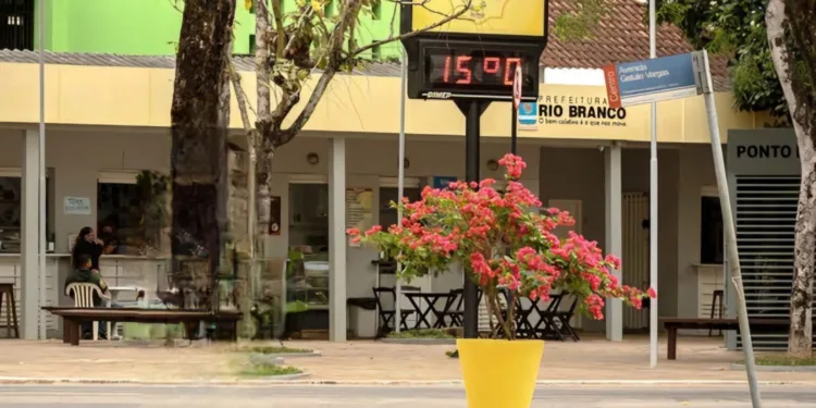 Após três dias, frente fria continua nesta terça-feira no Acre