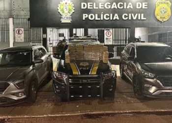 Em três ocorrências, PRF apreende mais de 100 kg de drogas e quatro veículos no Acre