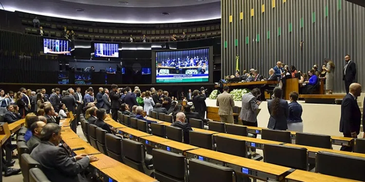 Todos os deputados e senadores do Acre votam pela derrubada do veto de Lula às ‘saidinhas’
