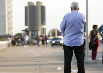 País registra 50 mil casos a mais de violência contra idosos em 2023