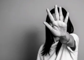 Cerca de 90% das vítimas de feminicídio no Acre não pediram medida protetiva