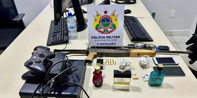 Trio suspeito de realizar roubo à residência em Rio Branco é preso durante perseguição