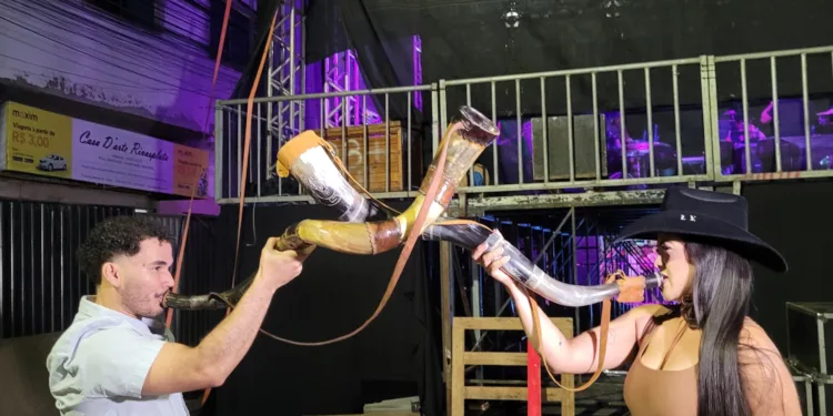 Rainha da Expoacre 2023 e estudante de medicina vencem concurso do Berrante de Ouro