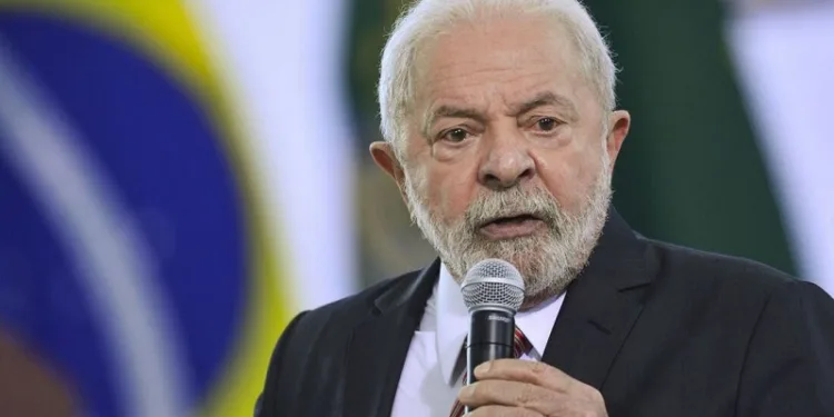 Lula volta a pedir fim da greve de professores federais: “Estão prejudicando os alunos”