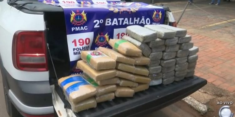 Veículo com aproximadamente 50 kg de entorpecentes é apreendido em Rio Branco