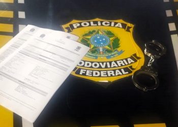 Em Rio Branco, mulher é presa durante fiscalização em ônibus com mandado de prisão por tráfico de drogas