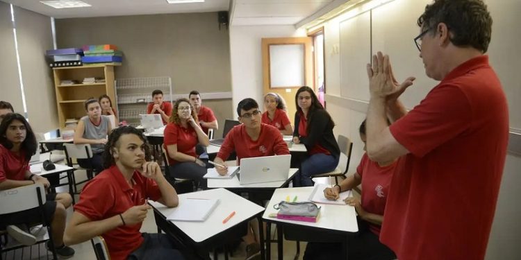 Pé-de-Meia: pagamento a estudantes começa nesta segunda-feira