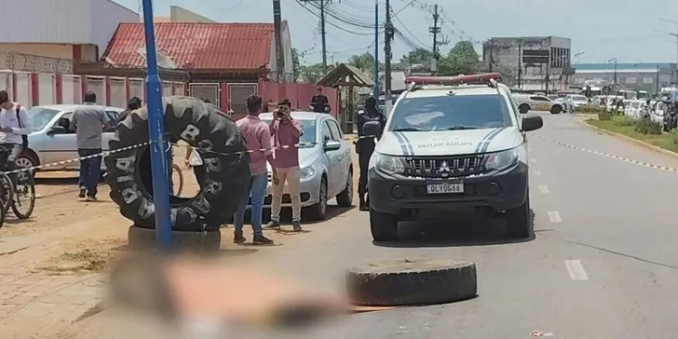 Criança de 10 anos morre após ser atropelada por caminhão na AC-40