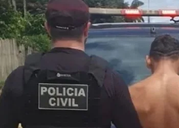 Em Tarauacá, Polícia Civil prende suspeito de homicídio escondido dentro de uma canoa