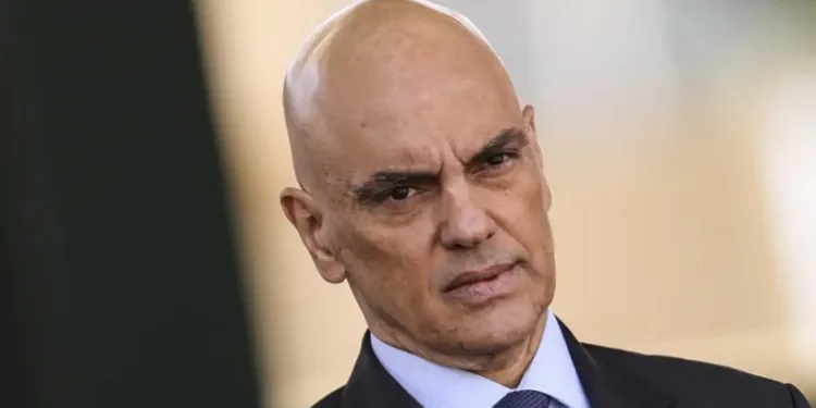 Moraes determina desbloqueio do X no Brasil