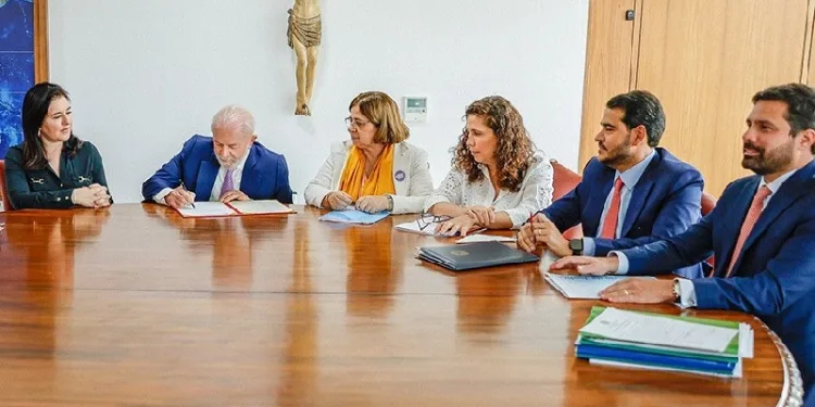 Lei que pune feminicídio com até 40 anos de reclusão entra em vigor