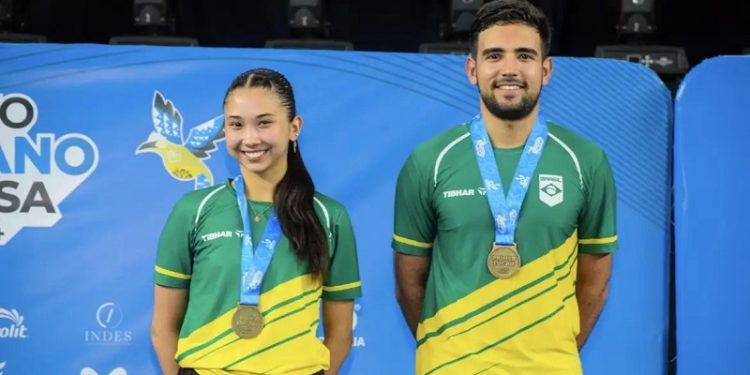 Giulia Takahashi e Guilheme Teodoro são ouro no Pan de tênis de Mesa