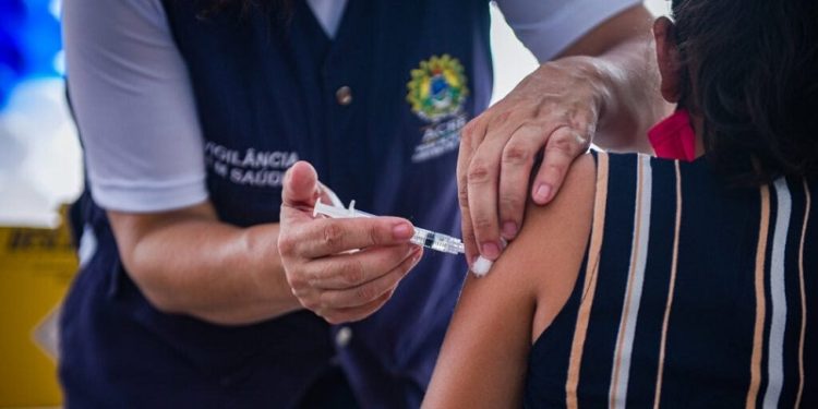 Com baixa procura, 80 mil doses de vacina contra a gripe correm risco de vencimento