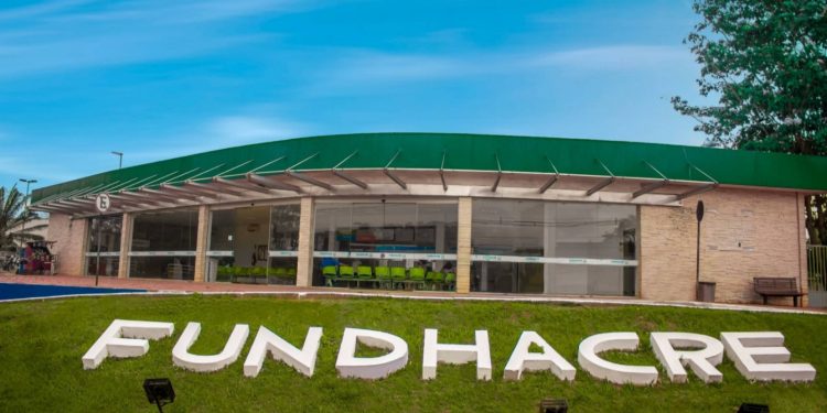 Acre exclui Conselho Estadual de Saúde de decisões e fecha setor público de nefrologia