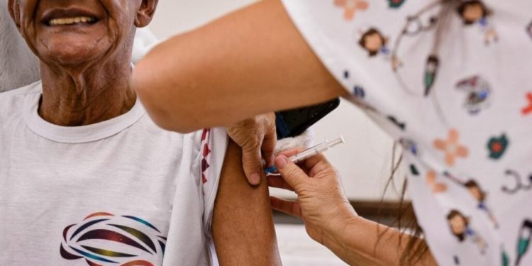 Campanha de vacinação contra influenza é prorrogada até janeiro no Acre
