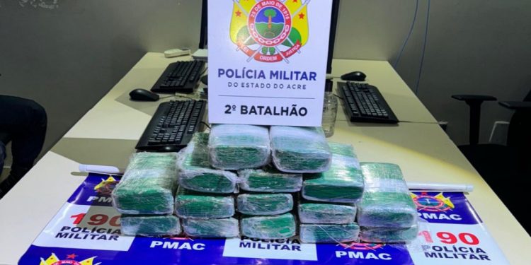 Homem é preso com mais de 15kg de drogas no bairro Vila Acre