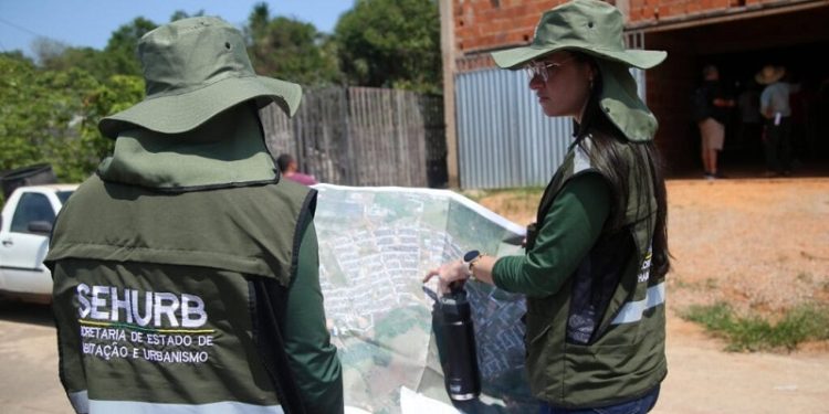 Terrenos ocupados irregularmente no bairro Cidade do Povo passam por reintegração de posse, após ordem judicial