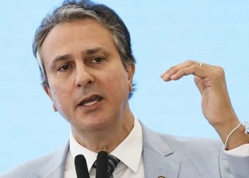 Ministro diz que Pé-de-Meia impulsionou as inscrições no Enem