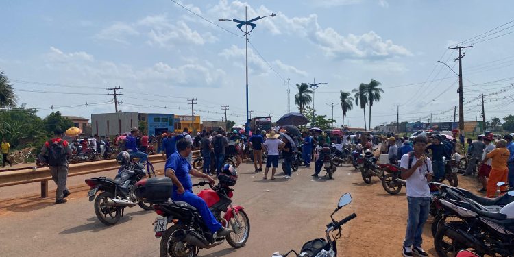 BR-364 é liberada após manifestação contra aumento nas contas de energia