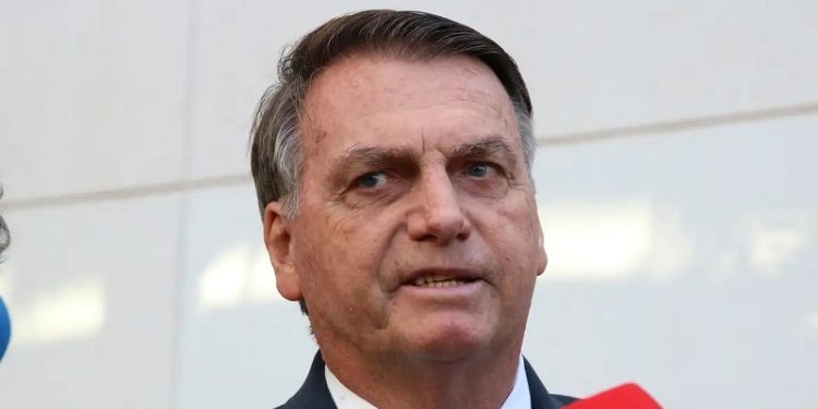 O mito está nu – as fraturas (expostas) de Bolsonaro