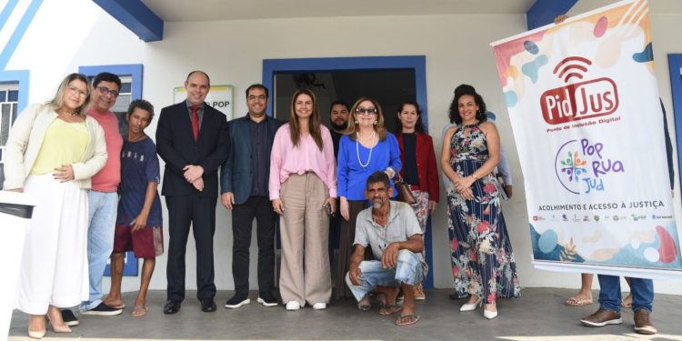 Ponto de inclusão digital destinado a atender população em situação de rua é instalado pelo TJAC