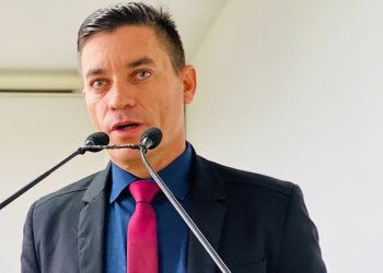 Presidente da Câmara de Rio Branco Raimundo Neném capota carro na AC-40; ocupantes do veículo estão fora de perigo