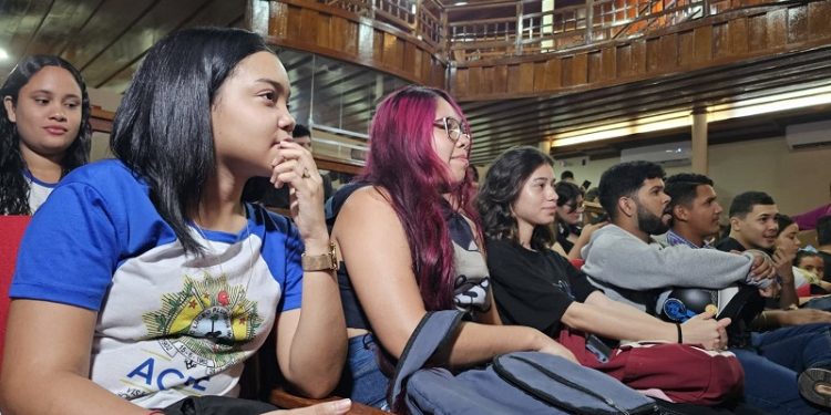 Curtas acreanos estreiam no teatro Hélio Melo e celebram a cultura e identidade local