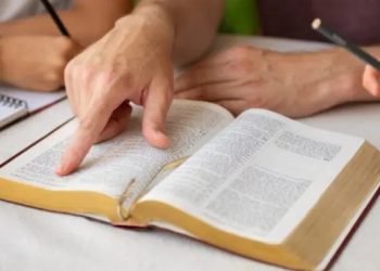 Prefeitura de Rio Branco sanciona Lei que permite uso da Bíblia em escolas