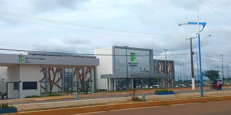 Aprovados no concurso do Ifac questionam atrasos e falta de respostas