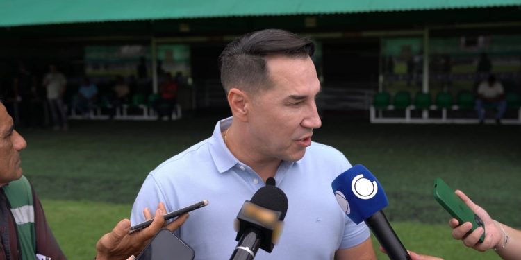 “A hora do show está quase chegando”, diz Ney Amorim sobre amistoso deste domingo