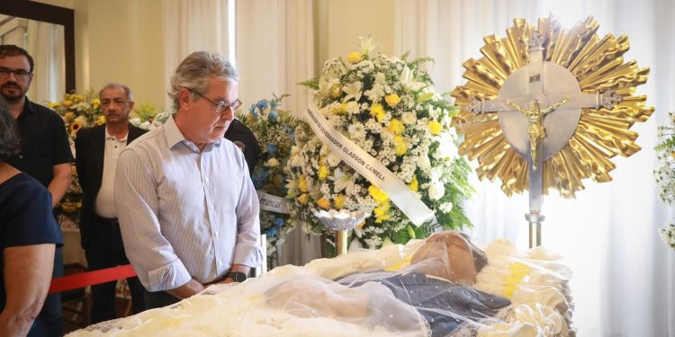 “Flaviano deixa um grande legado para o Acre”, diz Jorge Viana em velório de Flaviano Melo